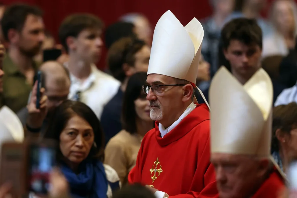 Pierbattista Pizzaballa in Kardinalsrobe bei einer Messe