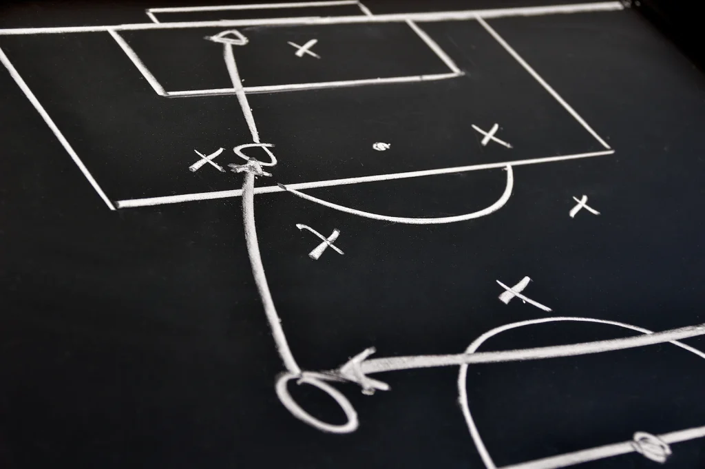 Fussballtaktik auf Tafel gemalt